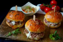 Burger s trhaným vepřovým (pulled pork) a šalotkami na cideru | reBarbora's kitchen