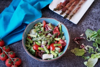 Zeleninový salát s chřestem a medovo-hořčičnou zálivkou | reBarbora's kitchen