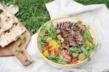 Grill: Marinovaný bůček se salátem a česnekovo-rozmarýnovou focacciou | reBarbora's kitchen